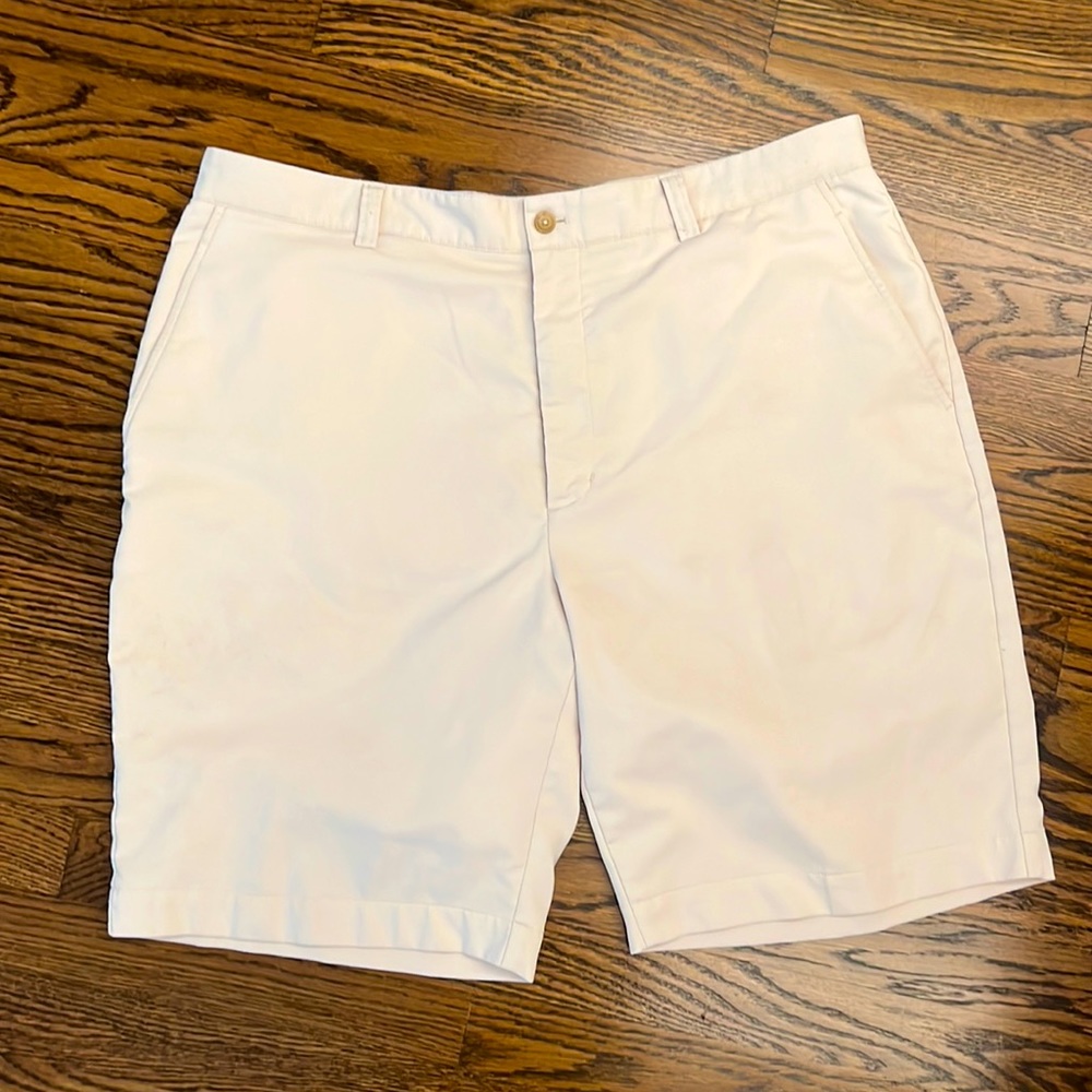 Cutter & Buck Ivory Flat front Golf Shorts. Size 38